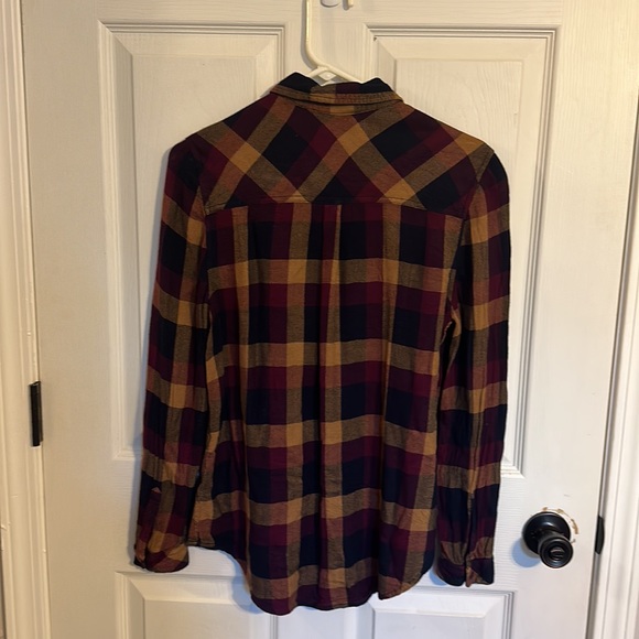 Woman’s Button Down - Picture 3 of 6